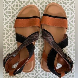 TOMS Women’s SIDNEY Sandals Tan, Black Leopard Print